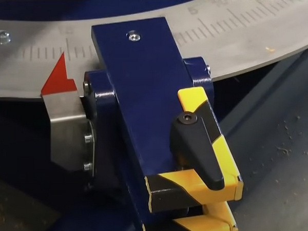 Ленточная пила BSM 1200  шкала с разметкой углов Ленточная пила BSM 1200  шкала с разметкой углов