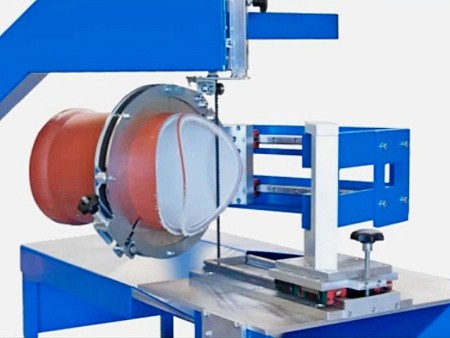 Ленточная пила BSM 450 для резки полимерных труб с внешним d от 50 до 450 мм., под углом 0-45 град. Ленточная пила BSM 450 для резки полимерных труб с внешним d от 50 до 450 мм., под углом 0-45 град.